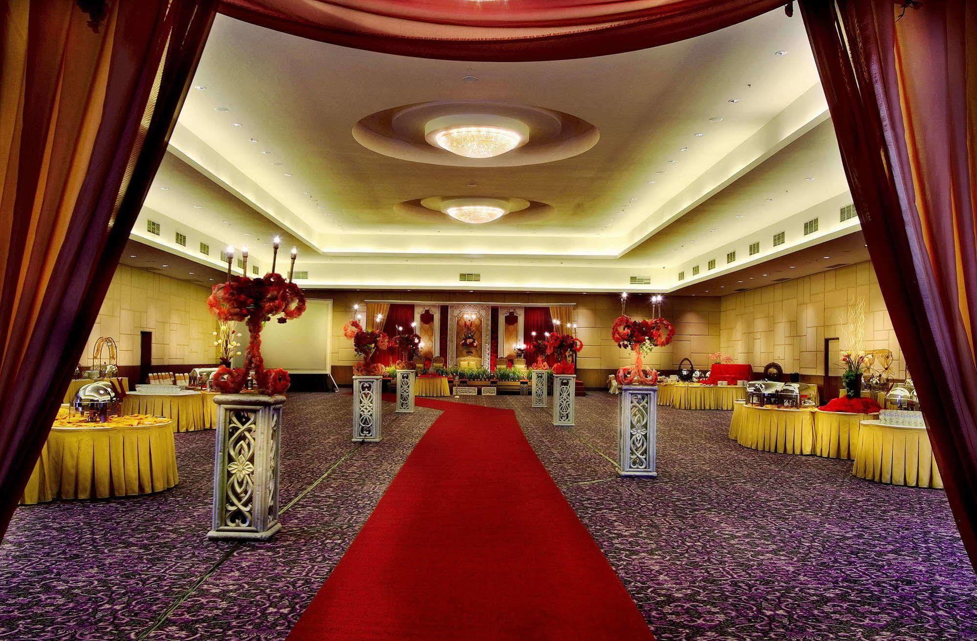Royal Palm Hotel & Conference Center Cengkareng Cakarta Dış mekan fotoğraf